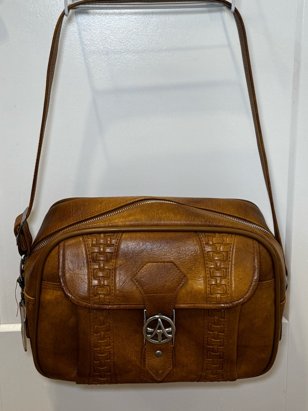 Vintage 1978 American Tourister camel faux-leather shoulder travel carry-on bag